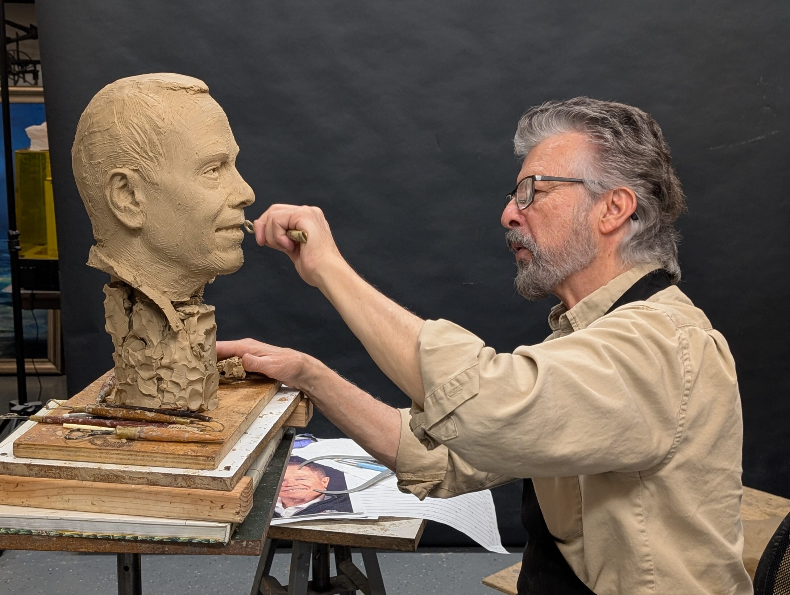 Kraig Varner sculpting a portrait
